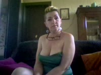 Bonjour je suis une belle femme de 50 ans au style atypique