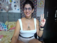 hola chicos aqui estoy en mi sala caliente y sexy.. yo puedo satisfacer tus deseos, quieres verme follar, eres bienvenido