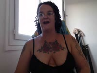 un tigresse a la foi douce et féline qui sera vous dompter en douceura la fois sexy et captivante un corps skinny avec des jolie forme