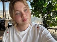 topless cam girl KendallHennig