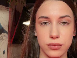 camslut showing pussy AllenWingham