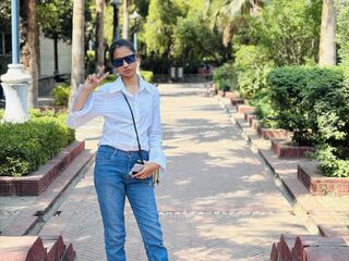 hot strip tease cam AmairaSingh