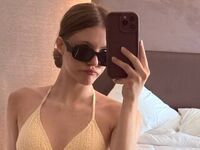 hot cam girl masturbating with vibrator AureliaThorn