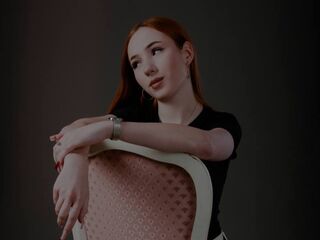 naughty camgirl masturbating with vibrator CarleenZangari