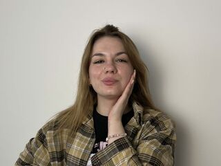 camgirl shaving pussy CherlyMarkes
