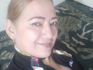 camgirl fingering shaved pussy ClauTaylor