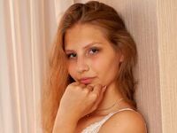 topless webcamgirl EmmieMurray