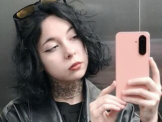 naughty camgirl fingering shaved pussy GildaHudok