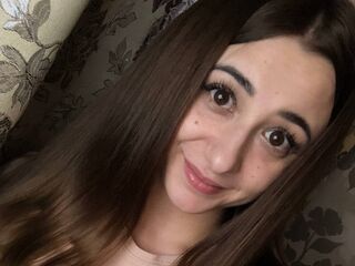 camslut showing tits JanetJess