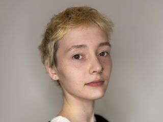 naked girl with webcam masturbating with dildo JenelleBarette