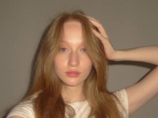 naughty cam girl masturbating with dildo JoGranieri