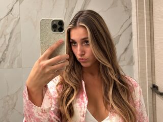 topless webcamgirl JohnieBritton
