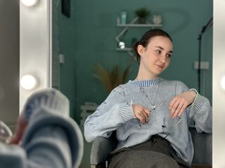 naked camgirl masturbating with vibrator JoieOseguera