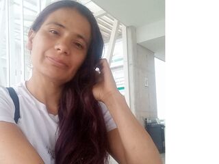 camgirl masturbating with vibrator KasandraVixen