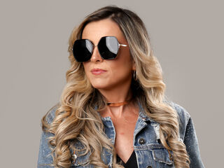 nude cam KiaraMoraes