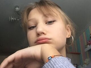 camslut spreading pussy LakeeshaBrimmer