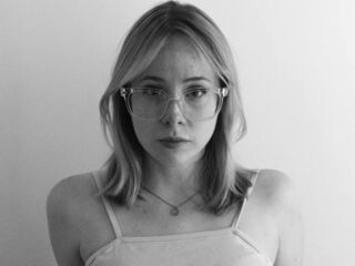 naked girl with webcam masturbating with dildo LanaAmster