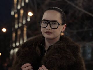 camslut masturbating LatanyaDunkley