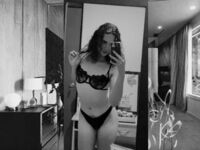 girl shaving pussy LiahRosh