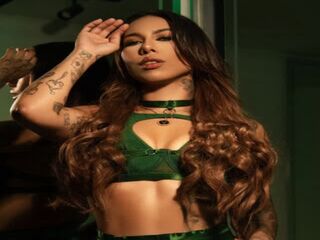 girl showing tits LilyHarpers