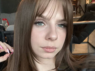 camwhore shaved pussy LoiseHarington