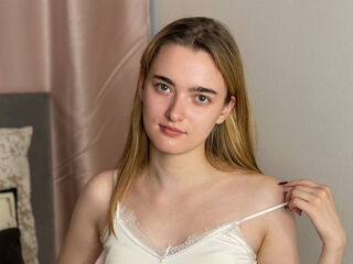 camslut showing pussy MargoBerks