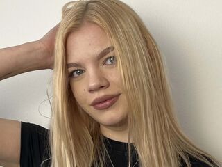 cam girl masturbating with vibrator MariaTownsen