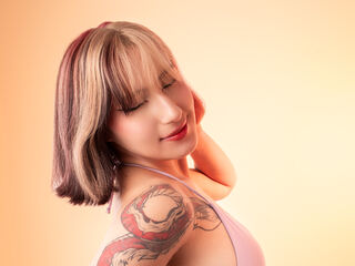 camgirl showing tits MelodyVox
