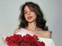 girl showing tits PipyZenze