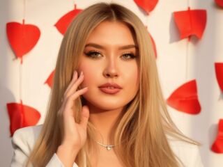 camslut showing pussy RaisaMihaila