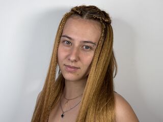 naughty camgirl masturbating with vibrator VerniceKesinger